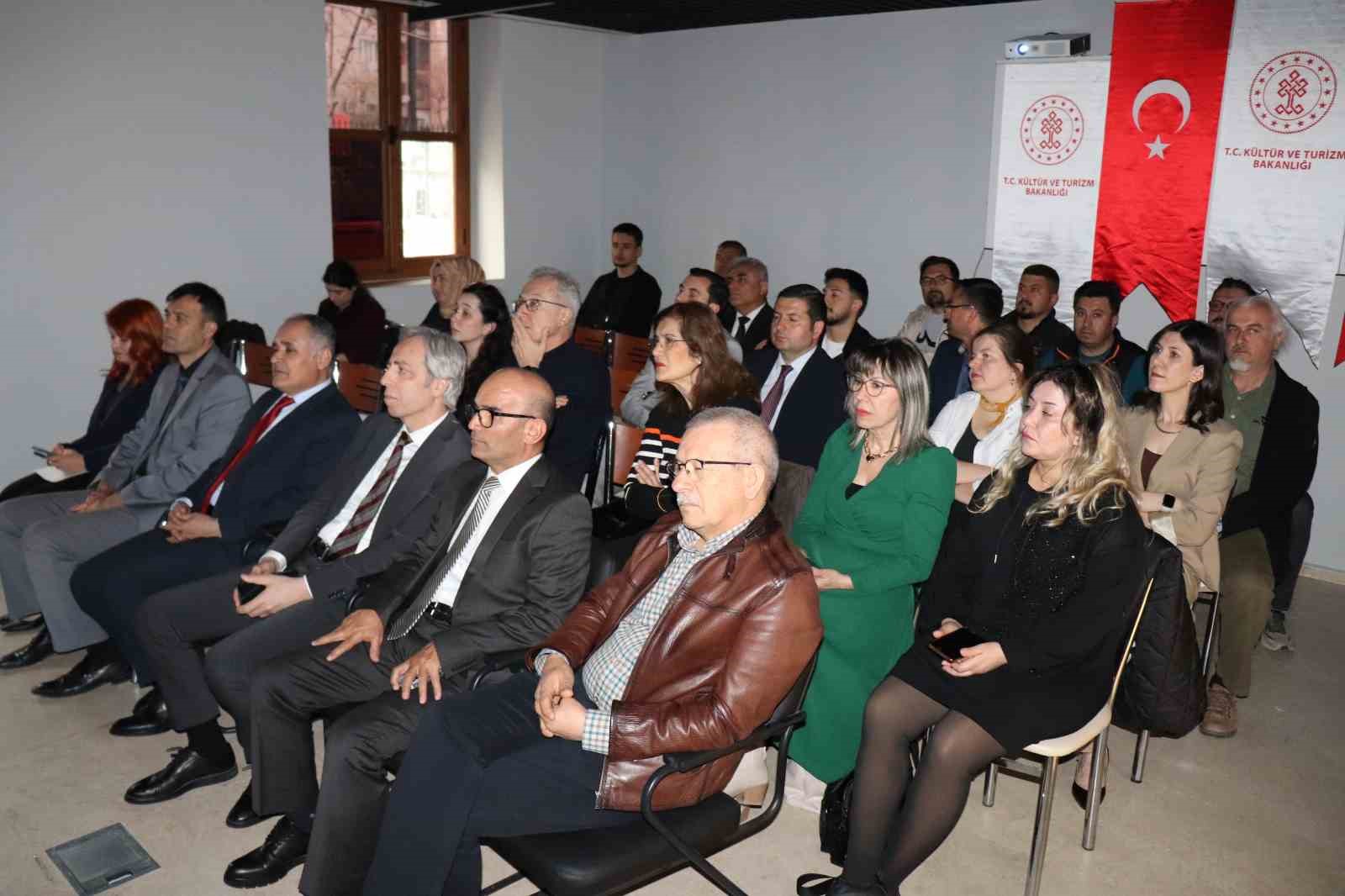 Denizli’de Antik Tıp Aletleri Sergisi yoğun ilgi gördü
