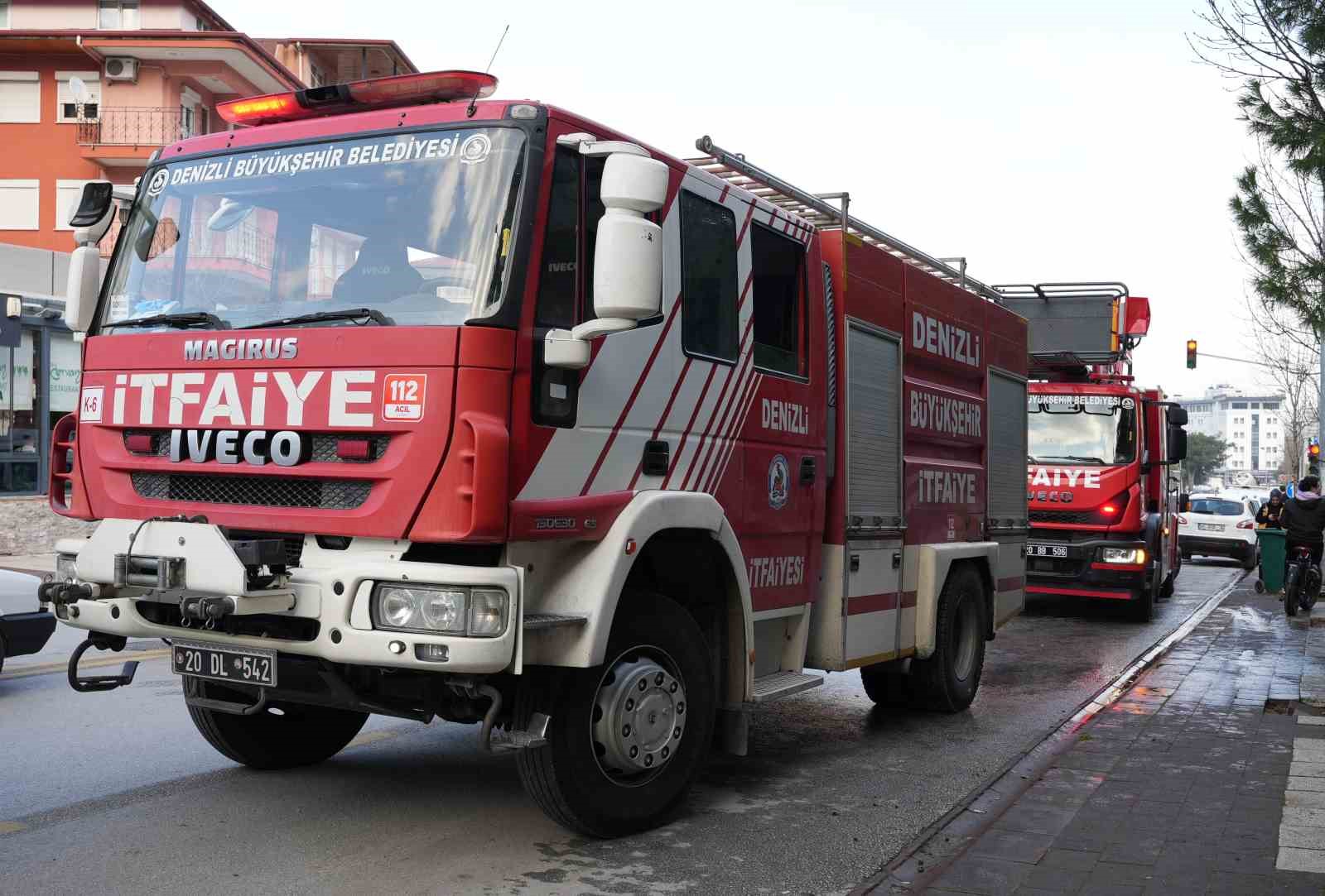 Denizli’de apartman dairesindeki yangın korkuttu

