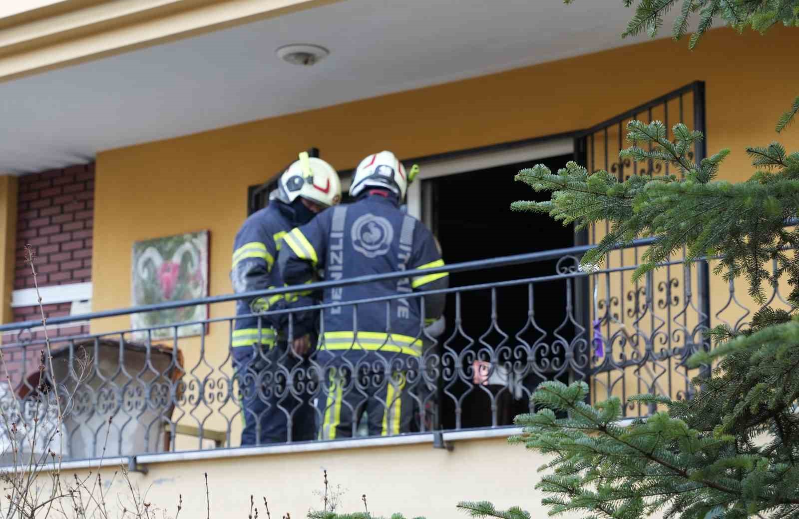 Denizli’de apartman dairesindeki yangın korkuttu
