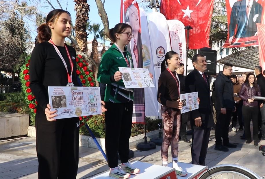 Denizli’de Atatürk Yol Koşusu çekişmeye sahne oldu
