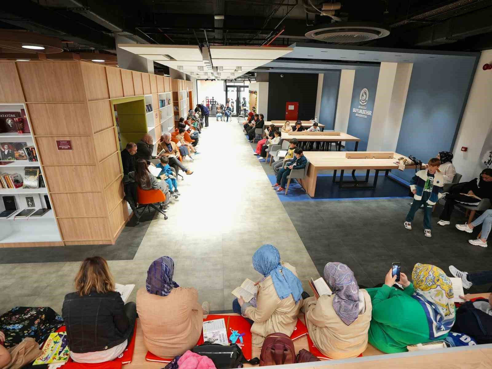 Denizli’de çocuklar "Telefonu Bırak, Kitaba Sarıl" çağrısına kulak veriyor
