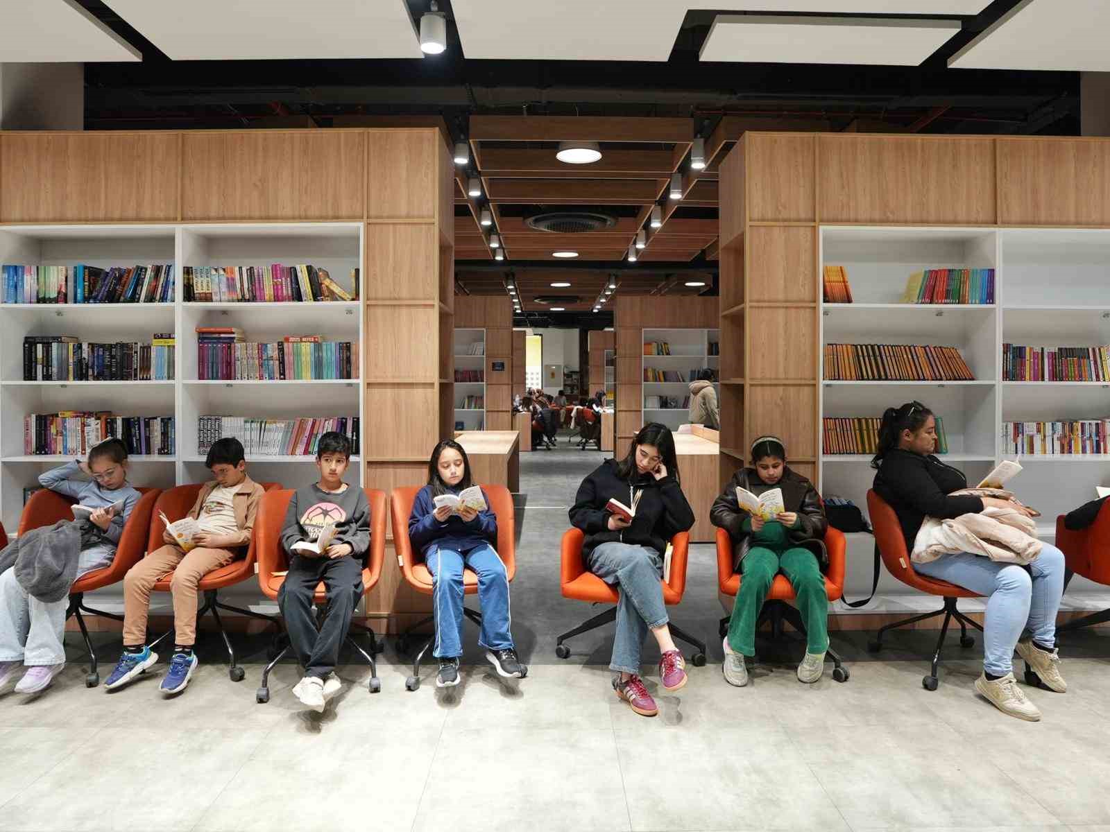 Denizli’de çocuklar "Telefonu Bırak, Kitaba Sarıl" çağrısına kulak veriyor
