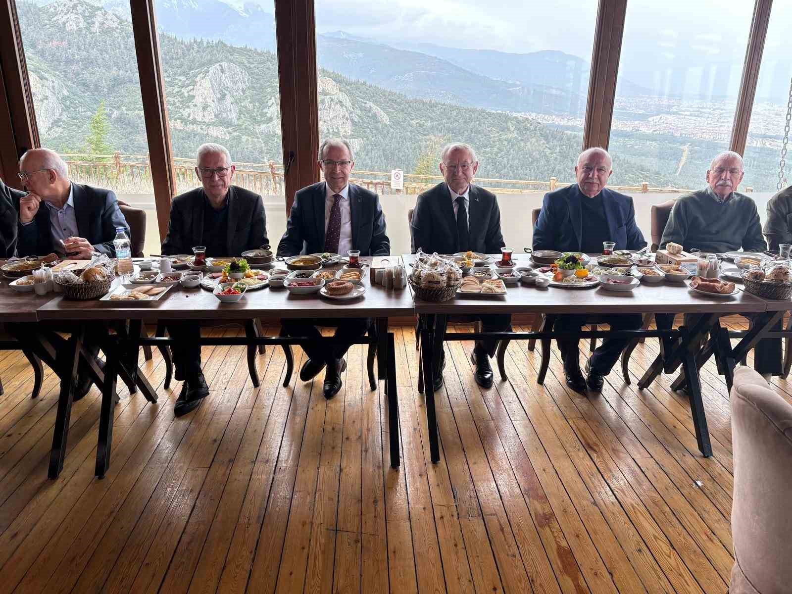 Denizli’de futbolun geleceği masaya yatırıldı
Denizli’de futbolun geleceği masaya yatırıldı