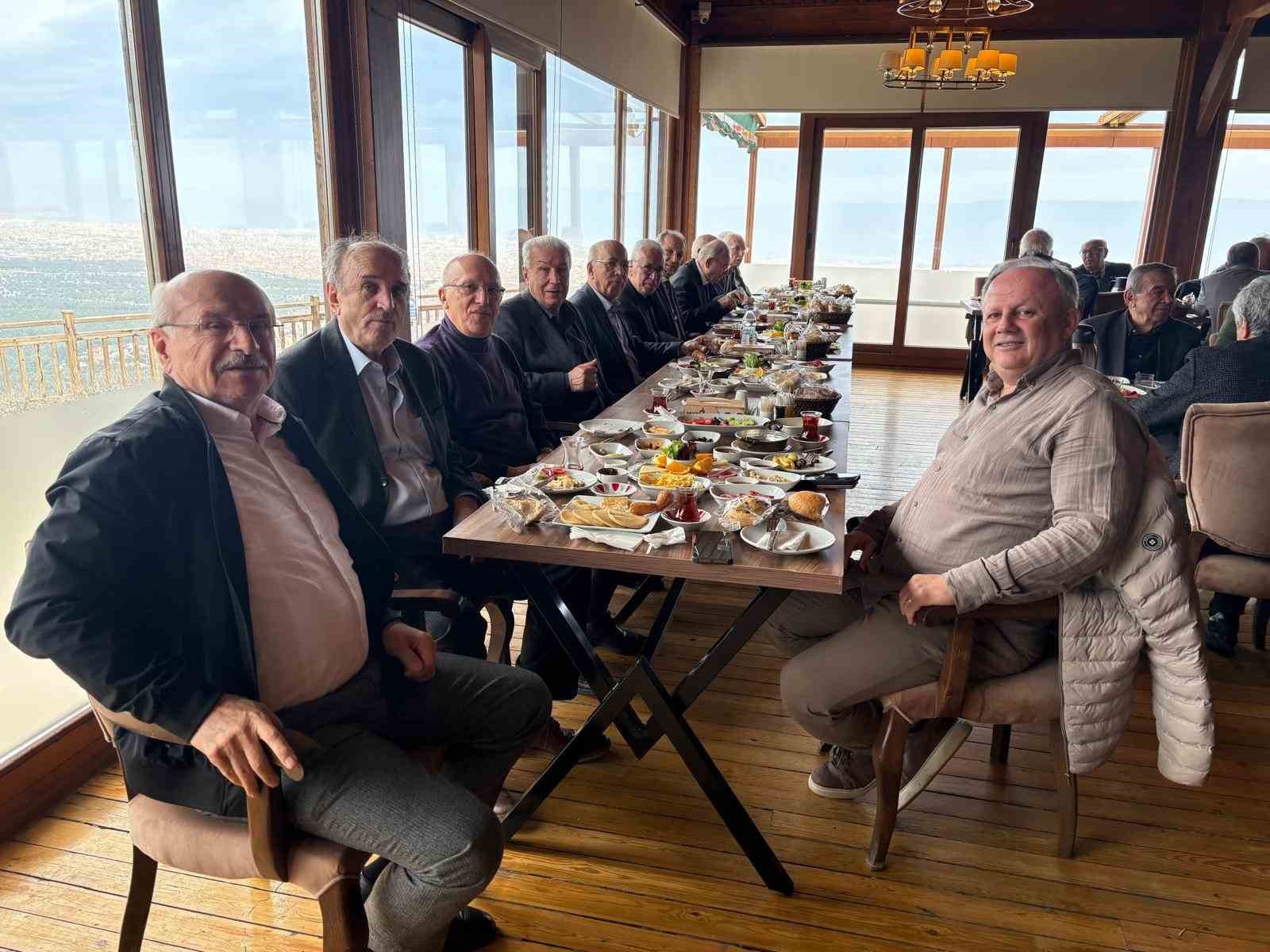 Denizli’de futbolun geleceği masaya yatırıldı
Denizli’de futbolun geleceği masaya yatırıldı