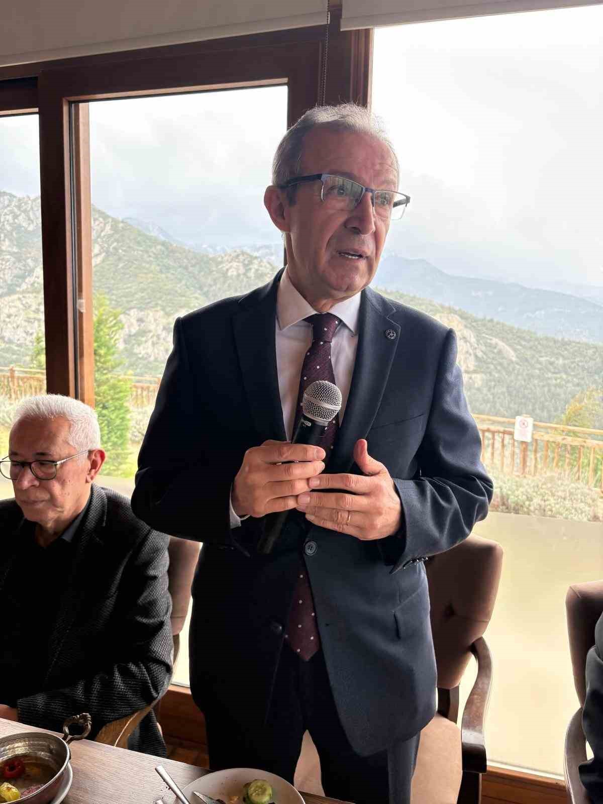 Denizli’de futbolun geleceği masaya yatırıldı
Denizli’de futbolun geleceği masaya yatırıldı