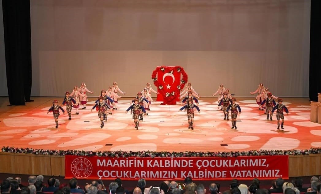 Denizli’de geleceğin teminatı çocuklar sahne aldı
