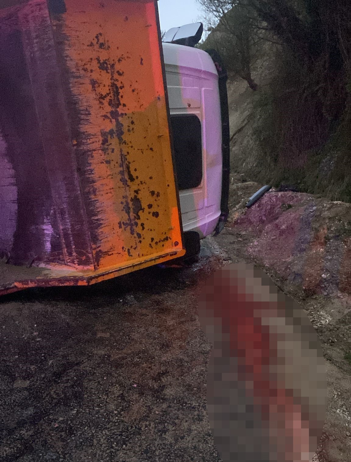 Denizli’de hafriyat kamyonu devrildi: 1 ölü
