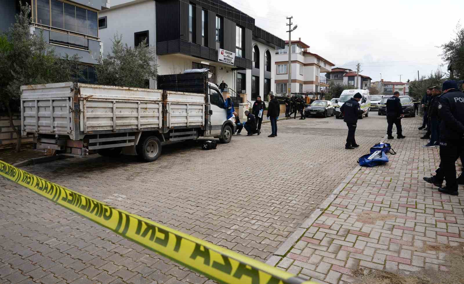 Denizli’de kamyonda tüfekle vurulmuş halde ölü bulundu
