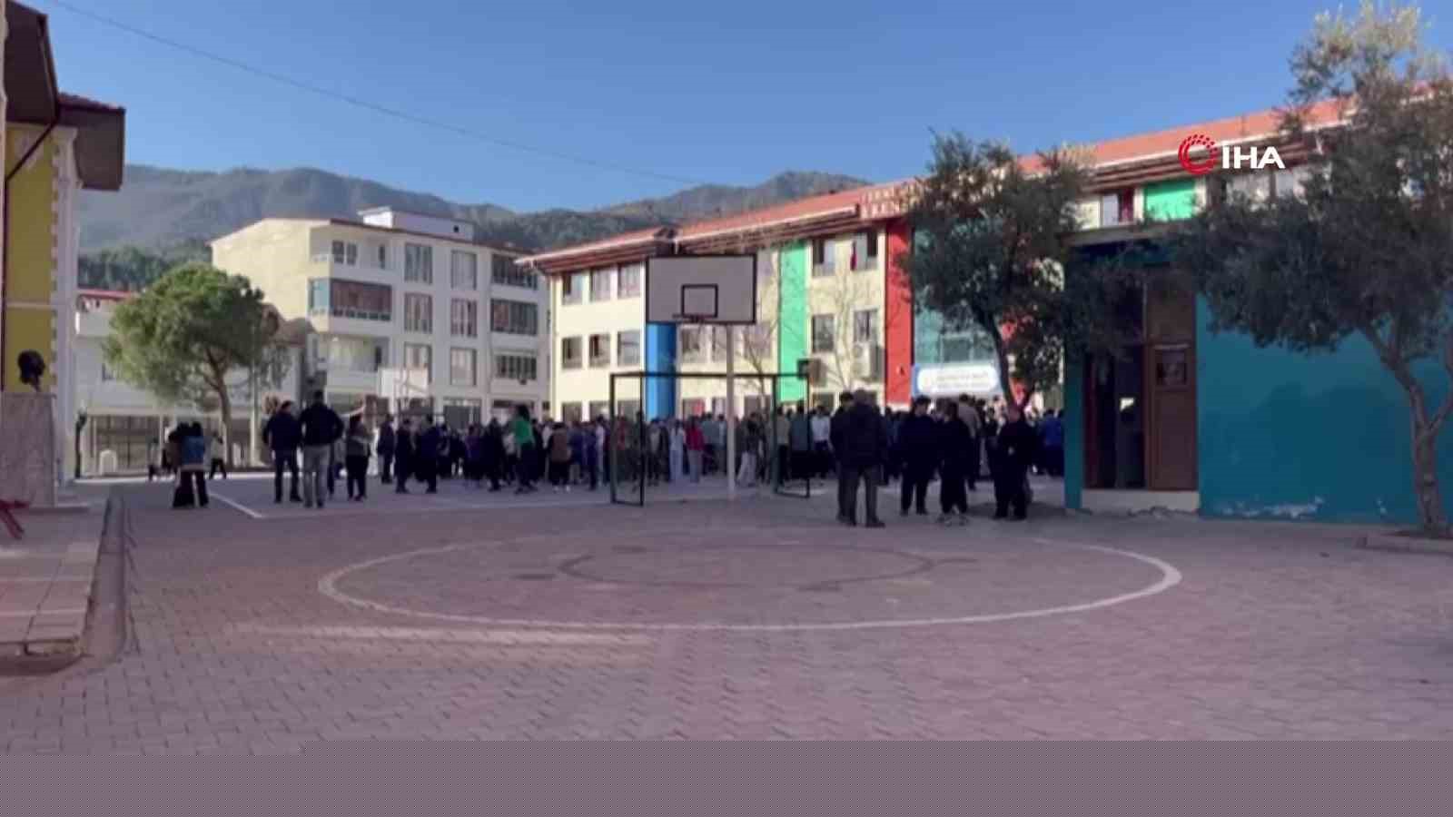 Denizli’de korkutan deprem
