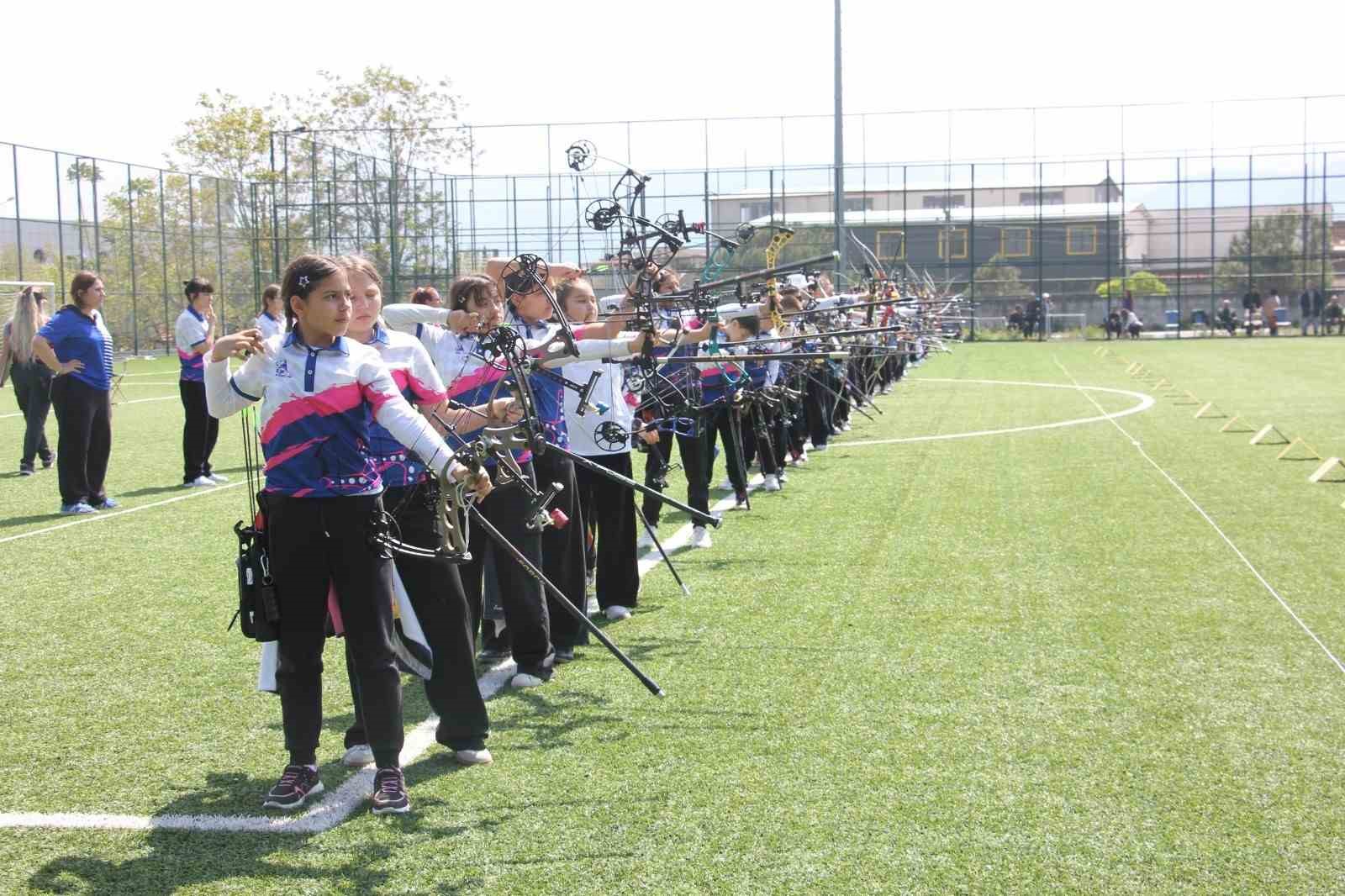 Denizli’de okçular 23 Nisan için yarıştı
