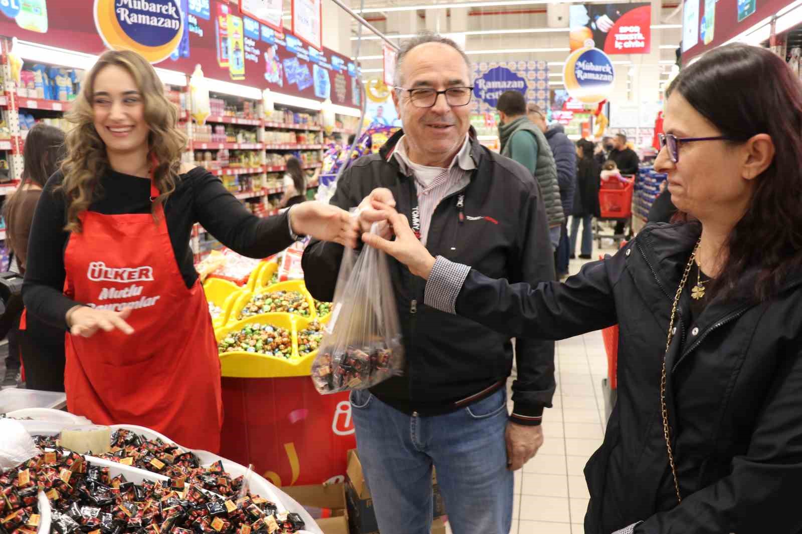 Denizli’de Ramazan Bayramı öncesi indirim kampanyaları yoğun ilgi görüyor
