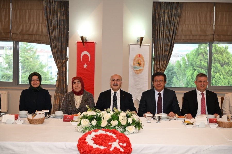 Denizli’de şehit aileleri ve gaziler onuruna program düzenlendi
