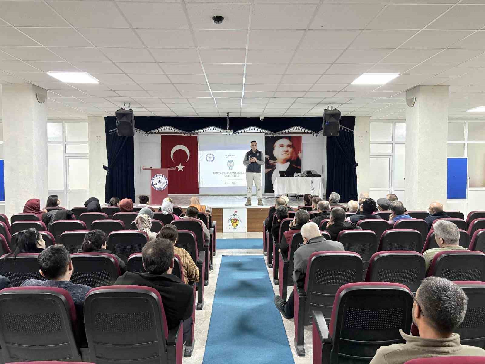 Denizli’de SİBERAY Farkındalık Programı ile 785 kişiye siber güvenlik eğitimi verildi
