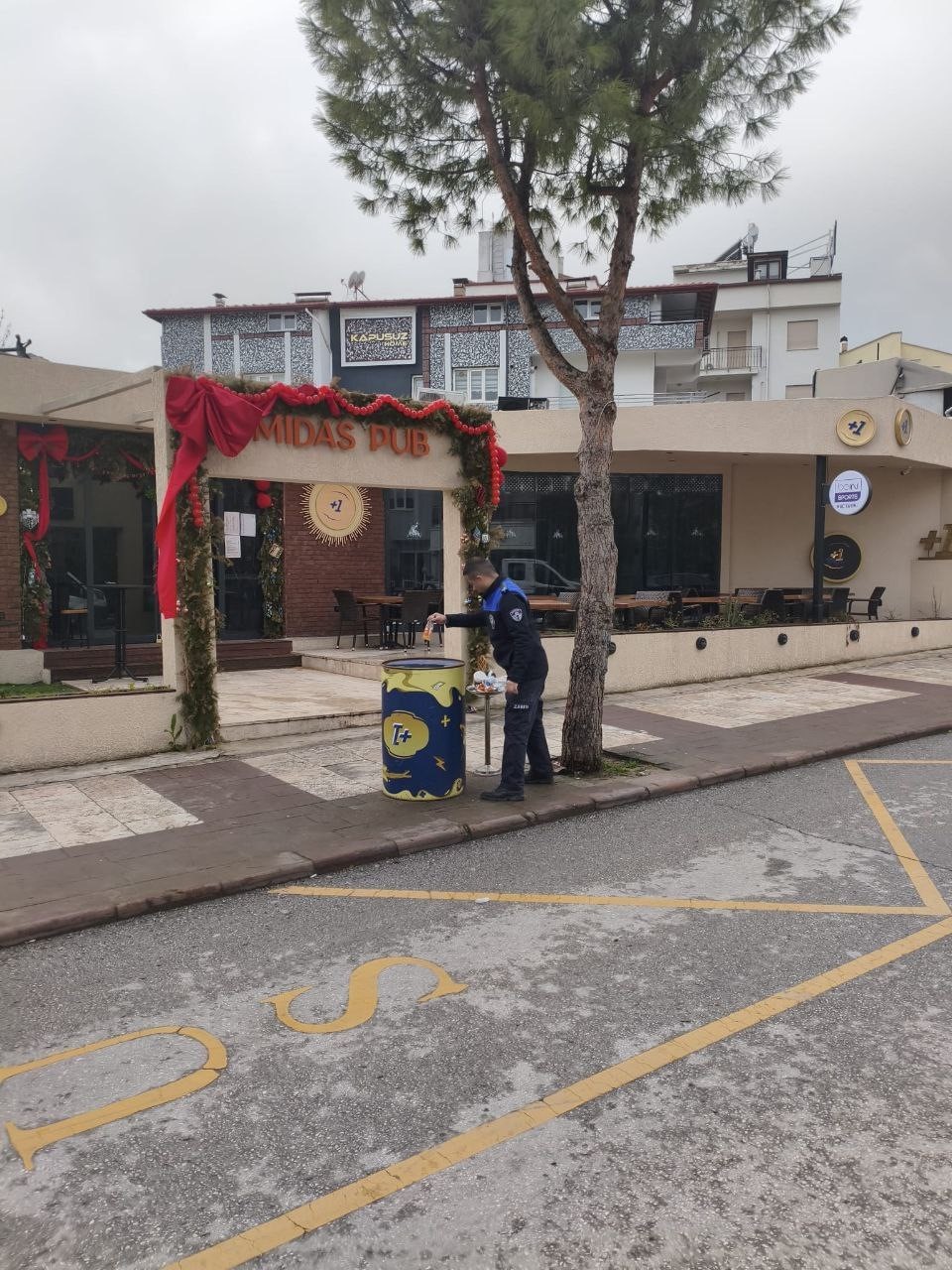 Denizli’de zabıta ekipleri yol ve kaldırım işgallerine geçit vermiyor
