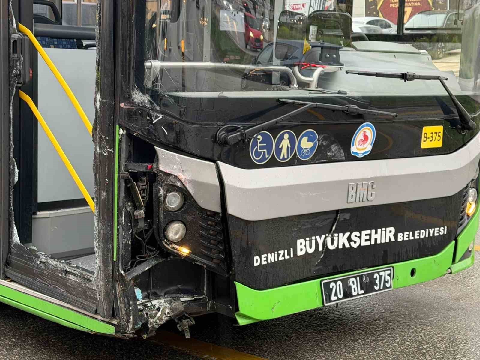 Denizli’de zincirleme trafik kazası: 4 yaralı
