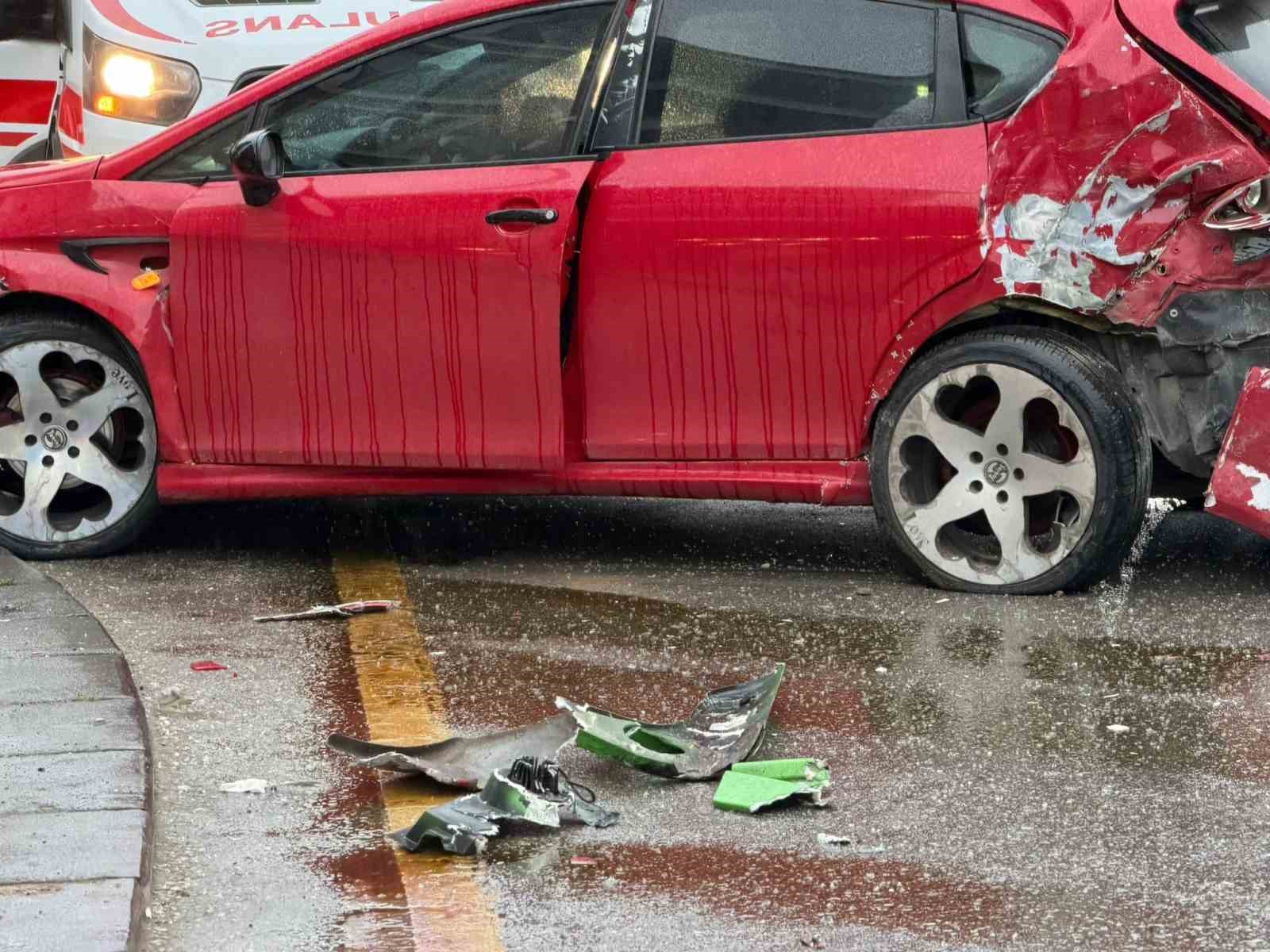 Denizli’de zincirleme trafik kazası: 4 yaralı
