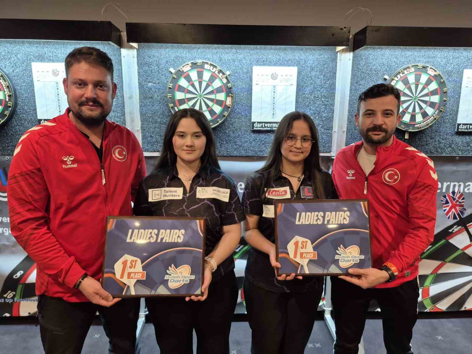 Denizlili dartçılar Hollanda’da tarih yazdı
