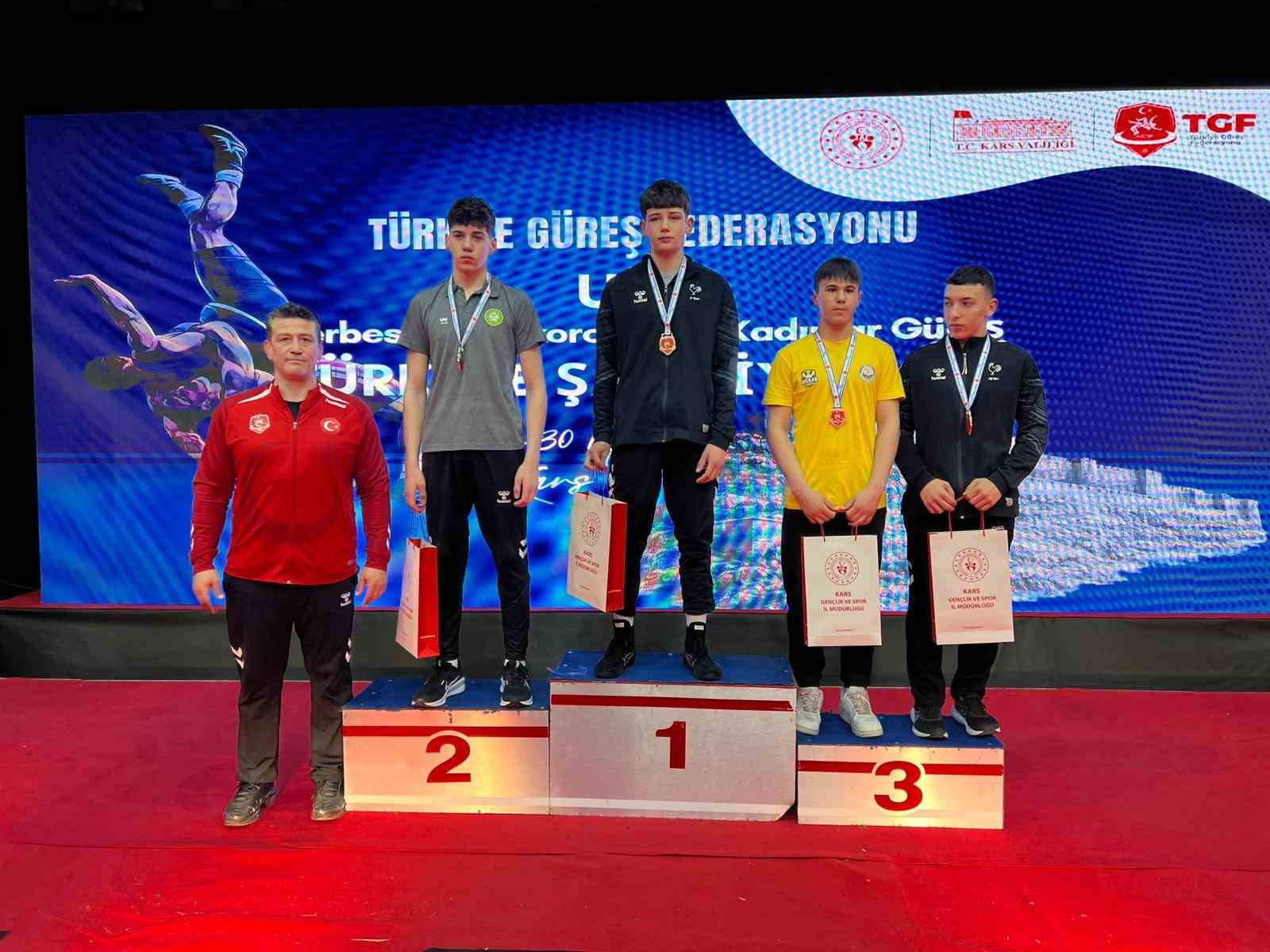 Denizlili güreşçiler Türkiye şampiyonu
