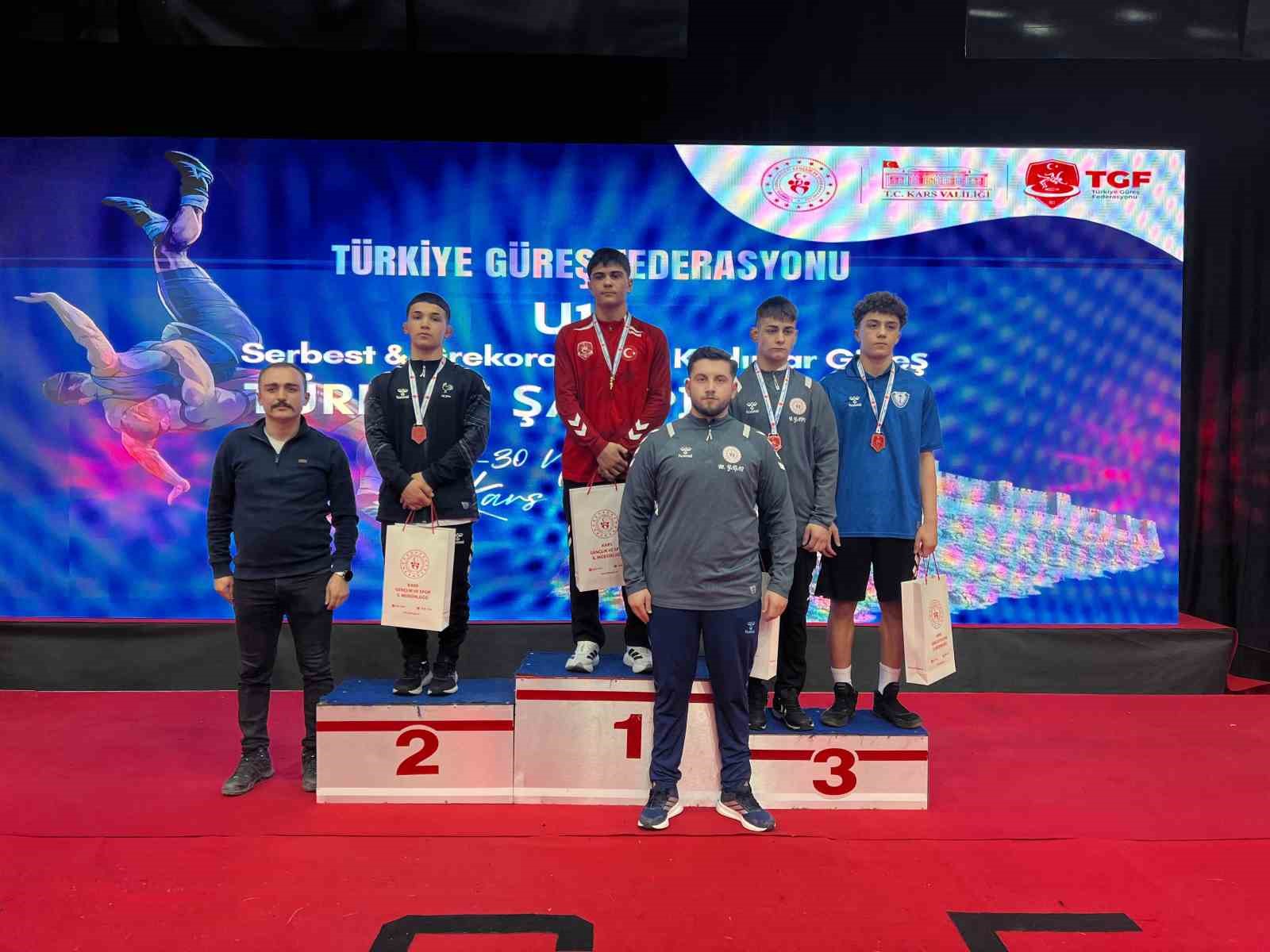 Denizlili güreşçiler Türkiye şampiyonu
