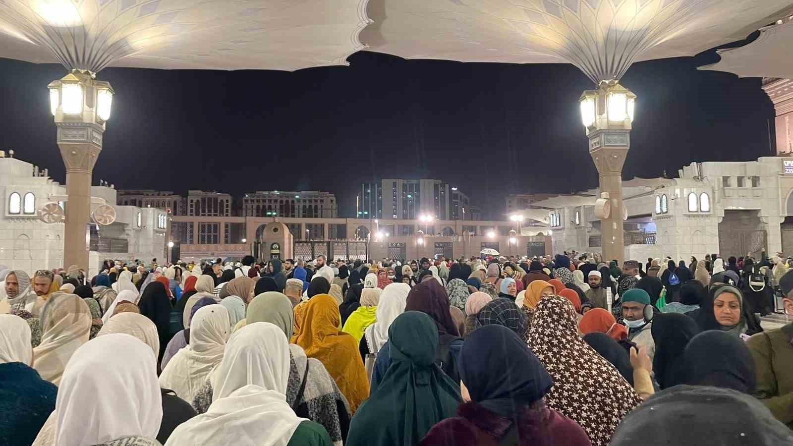 Denizlili kadın umreciler Ravza’daki dualarla buluştu
