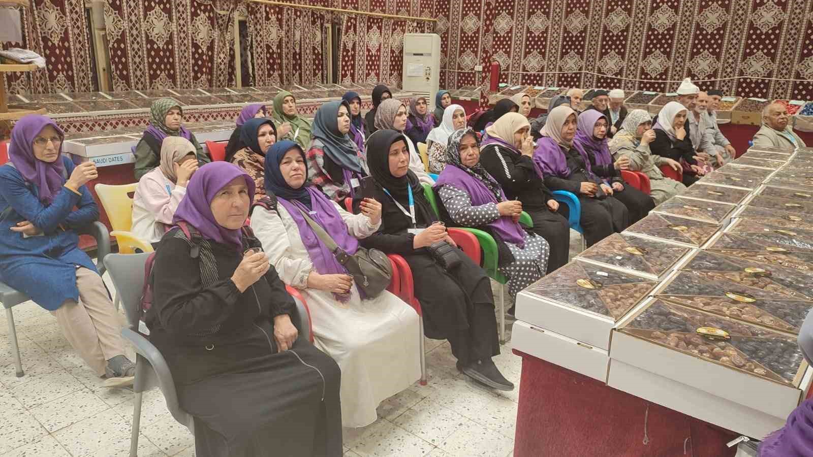 Denizlili kadın umreciler Ravza’daki dualarla buluştu
