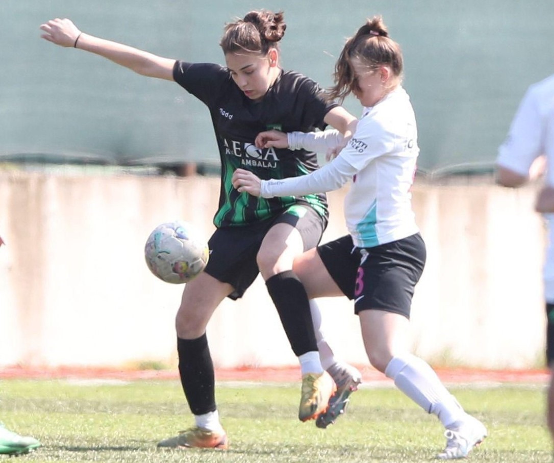 Denizlili kadınlar, 3. Lig’de şampiyonluk hedefliyor
Denizlili kadınlar, 3. Lig’de şampiyonluk hedefliyor