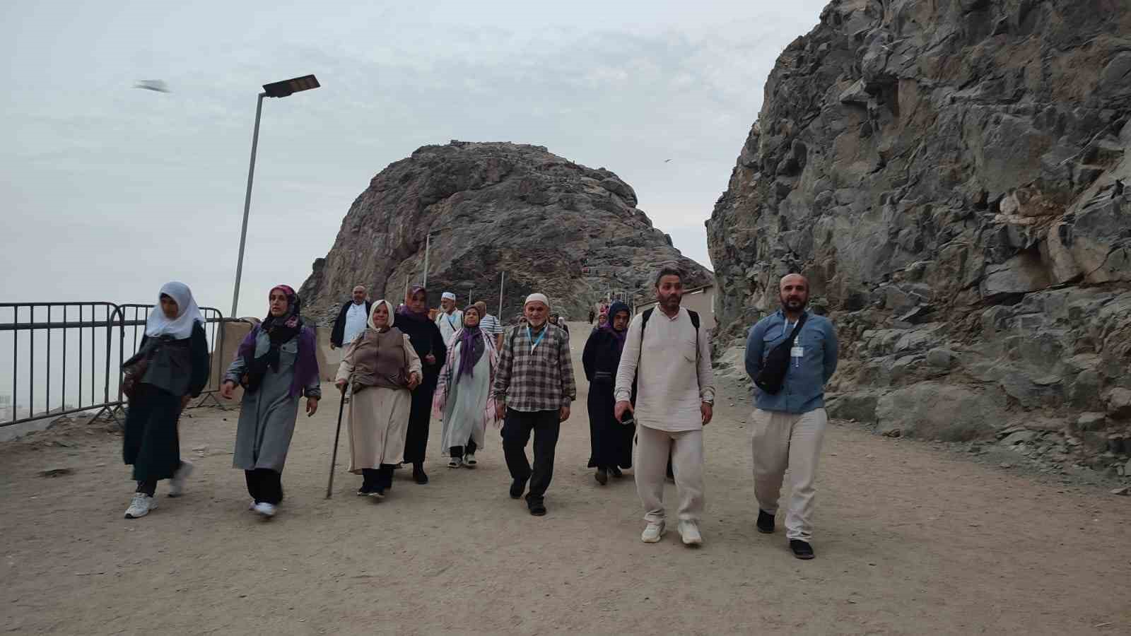 Denizlili umreciler Hira Nur Dağında manevi iklimi yaşadı
