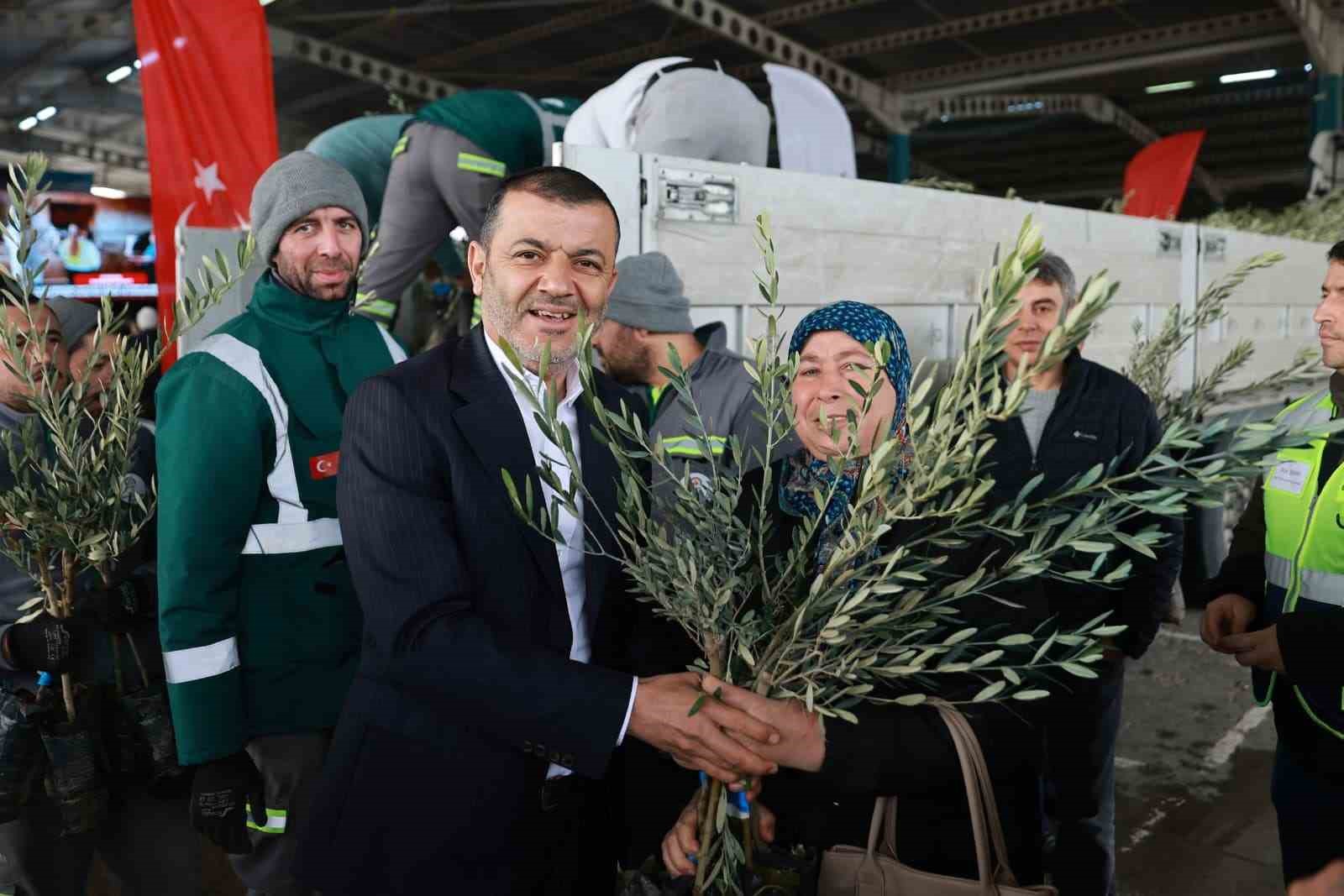 Denizli’nin 19 ilçesinde 84 bin zeytin fidanı üreticilere dağıtıldı
Denizli’nin 19 ilçesinde 84 bin zeytin fidanı üreticilere dağıtıldı