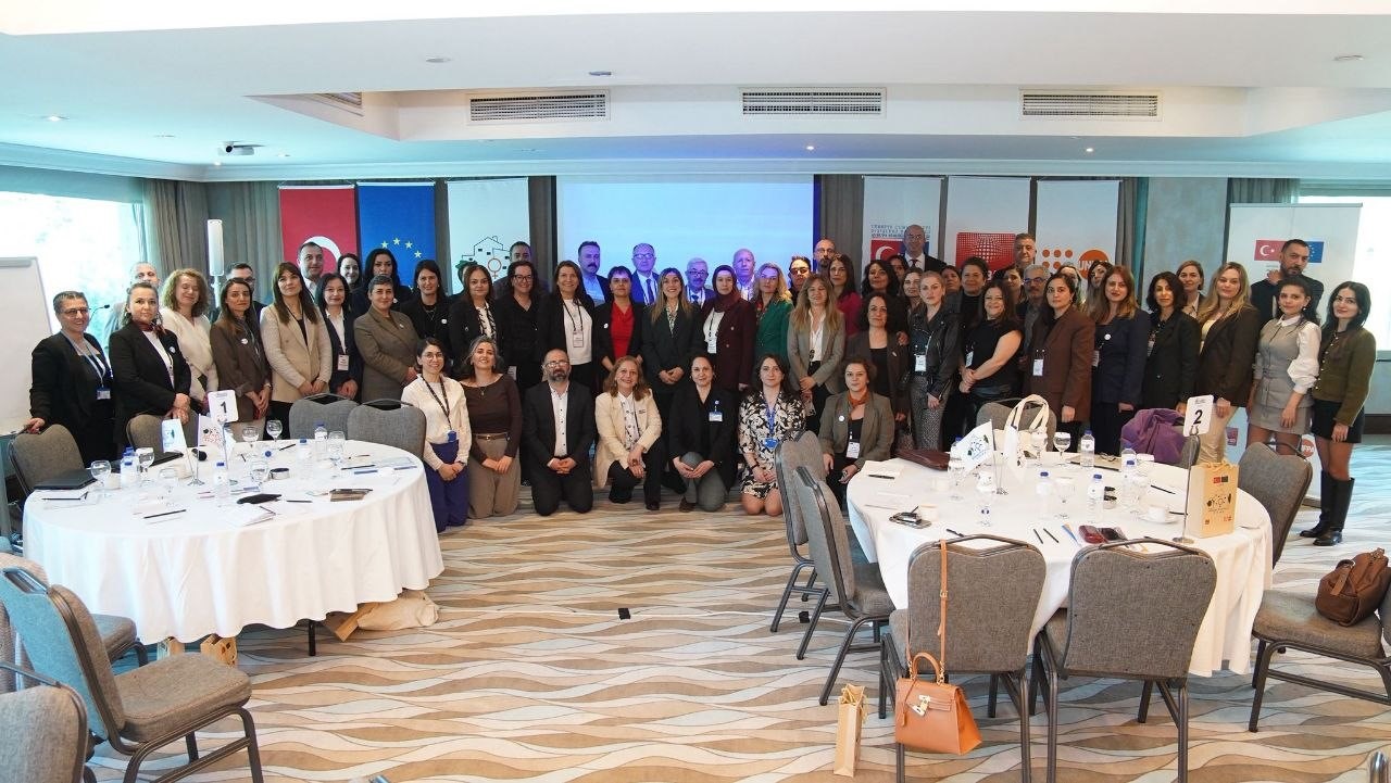 Denizli’nin eşitlikçi yerel yönetim vizyonu çalıştayda yer aldı
Denizli’nin eşitlikçi yerel yönetim vizyonu çalıştayda yer aldı