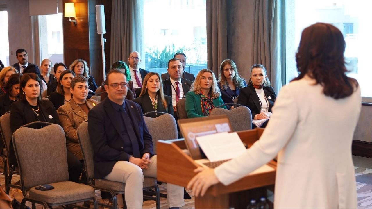 Denizli’nin eşitlikçi yerel yönetim vizyonu çalıştayda yer aldı
Denizli’nin eşitlikçi yerel yönetim vizyonu çalıştayda yer aldı