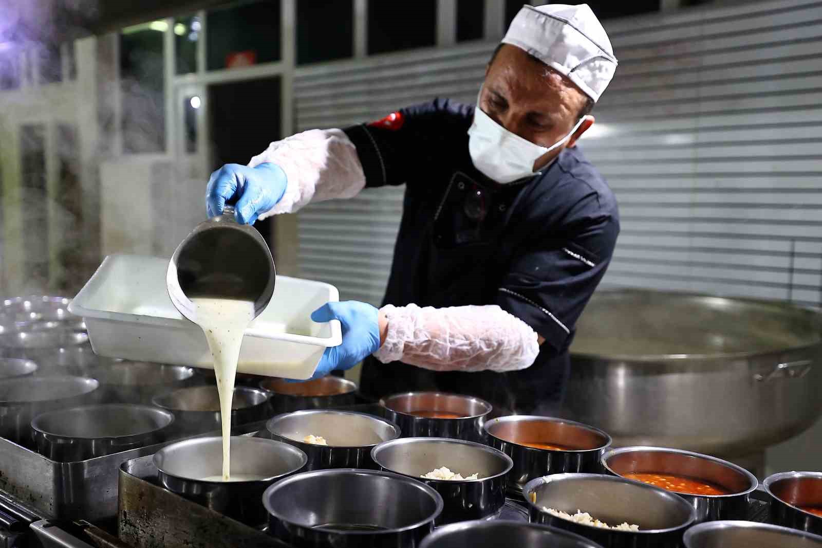 Denizli’nin iyilik sofrası 100 kat büyüdü
Denizli’nin iyilik sofrası 100 kat büyüdü