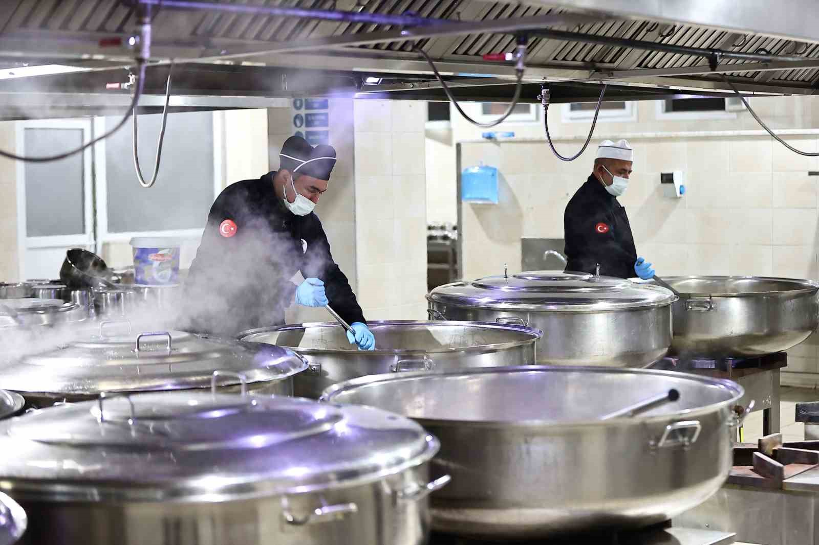 Denizli’nin iyilik sofrası 100 kat büyüdü
Denizli’nin iyilik sofrası 100 kat büyüdü