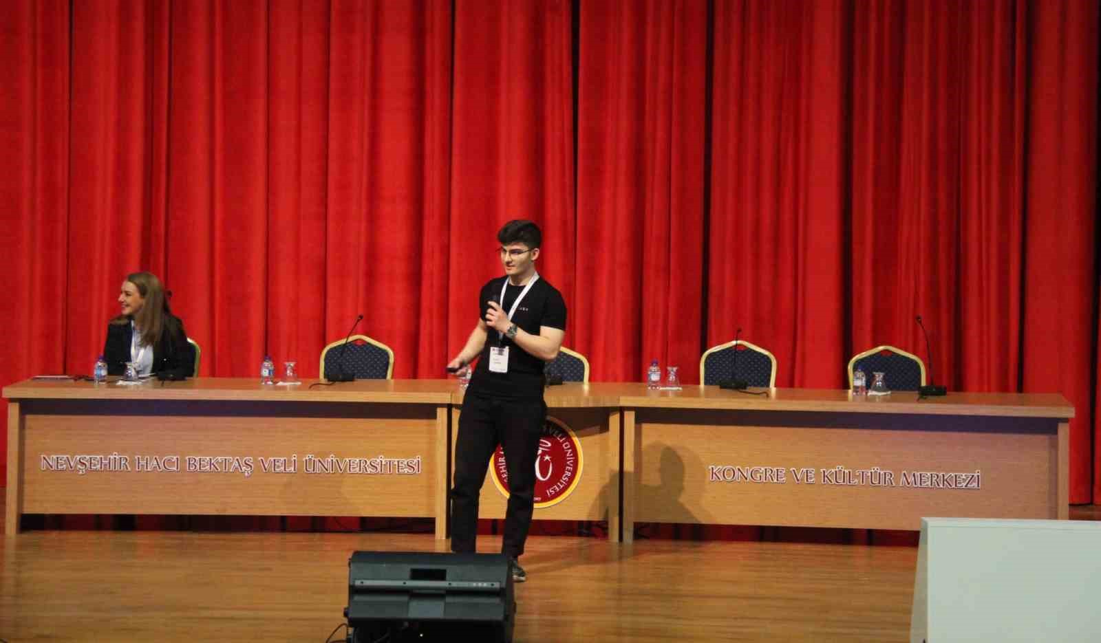 Denizli’nin meslek liseli gençleri uluslararası kongrede makale sundu
