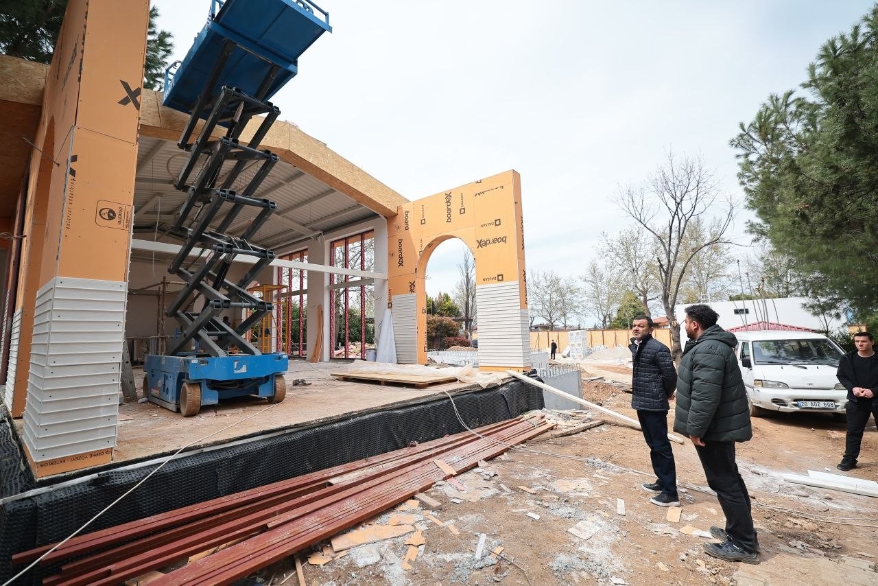 Denizli’nin modern sosyal tesisi hızla yükseliyor
Denizli’nin modern sosyal tesisi hızla yükseliyor