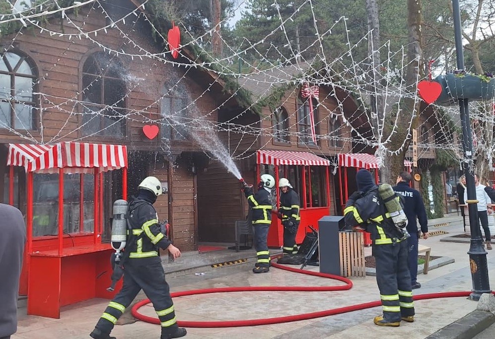 Depo olarak kullanılan kulübede yangın
