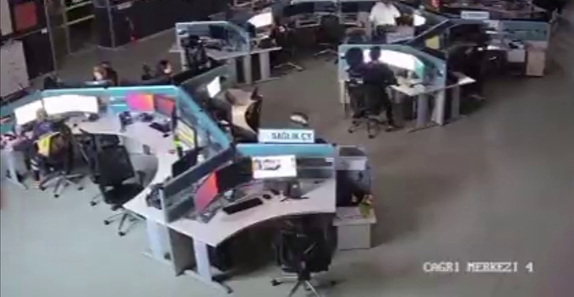 Deprem anında telefonu bırakmadılar: 112 çalışanları o geceyi anlattı
