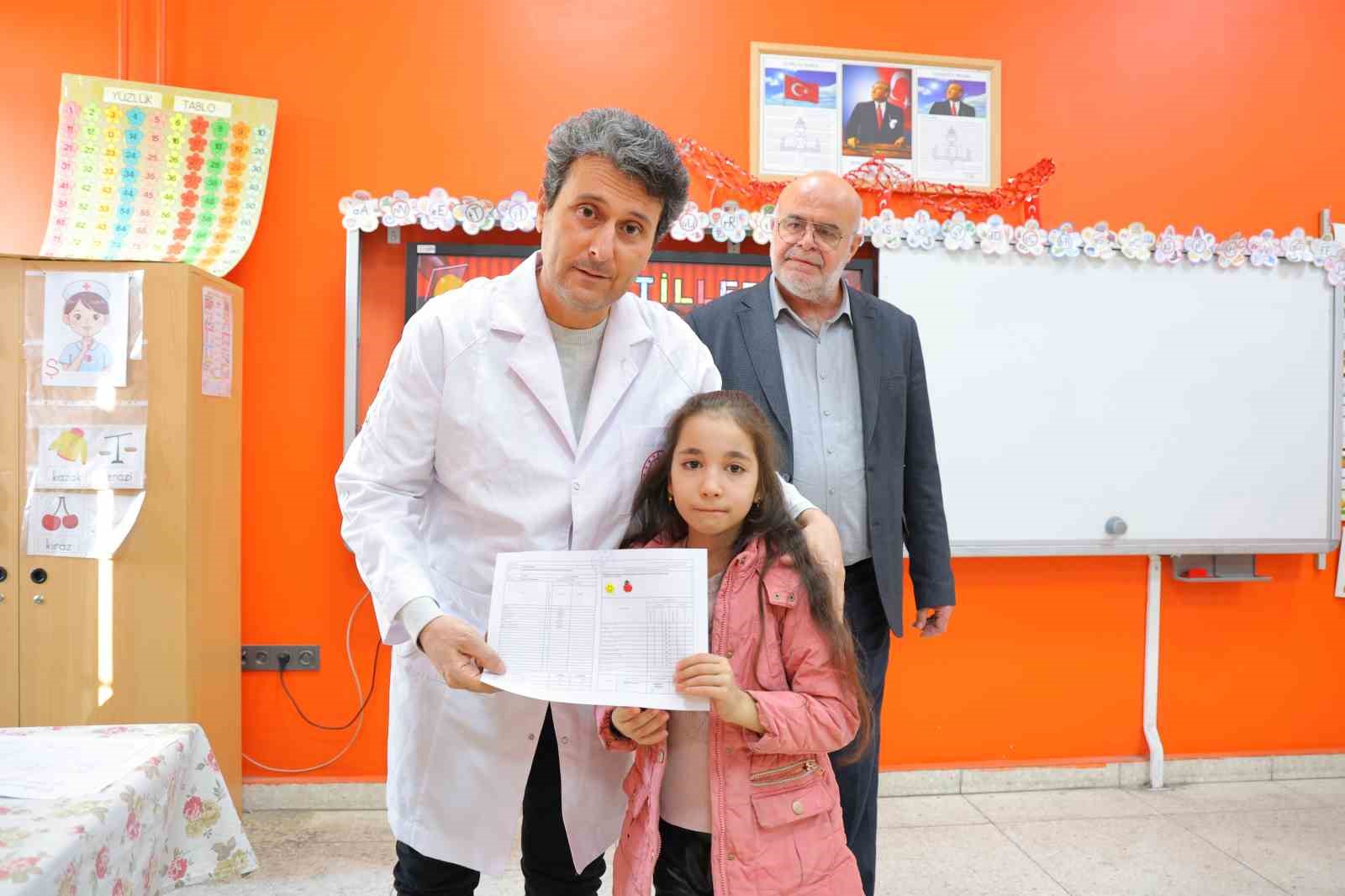 Deprem bölgesindeki Haydar Aliyev İlkokulu’nda karne heyecanı
