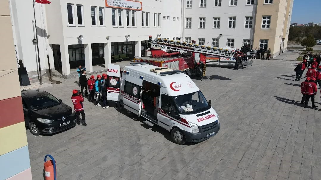 Deprem Haftası’nda Afet Eğitimi ve Tahliye Tatbikatı yapıldı
