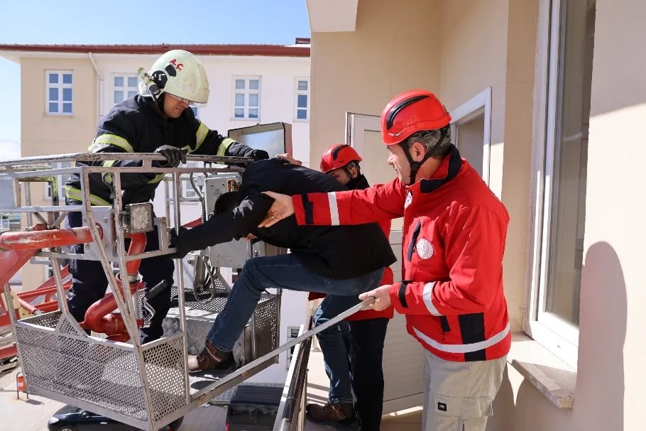 Deprem Haftası’nda Afet Eğitimi ve Tahliye Tatbikatı yapıldı
