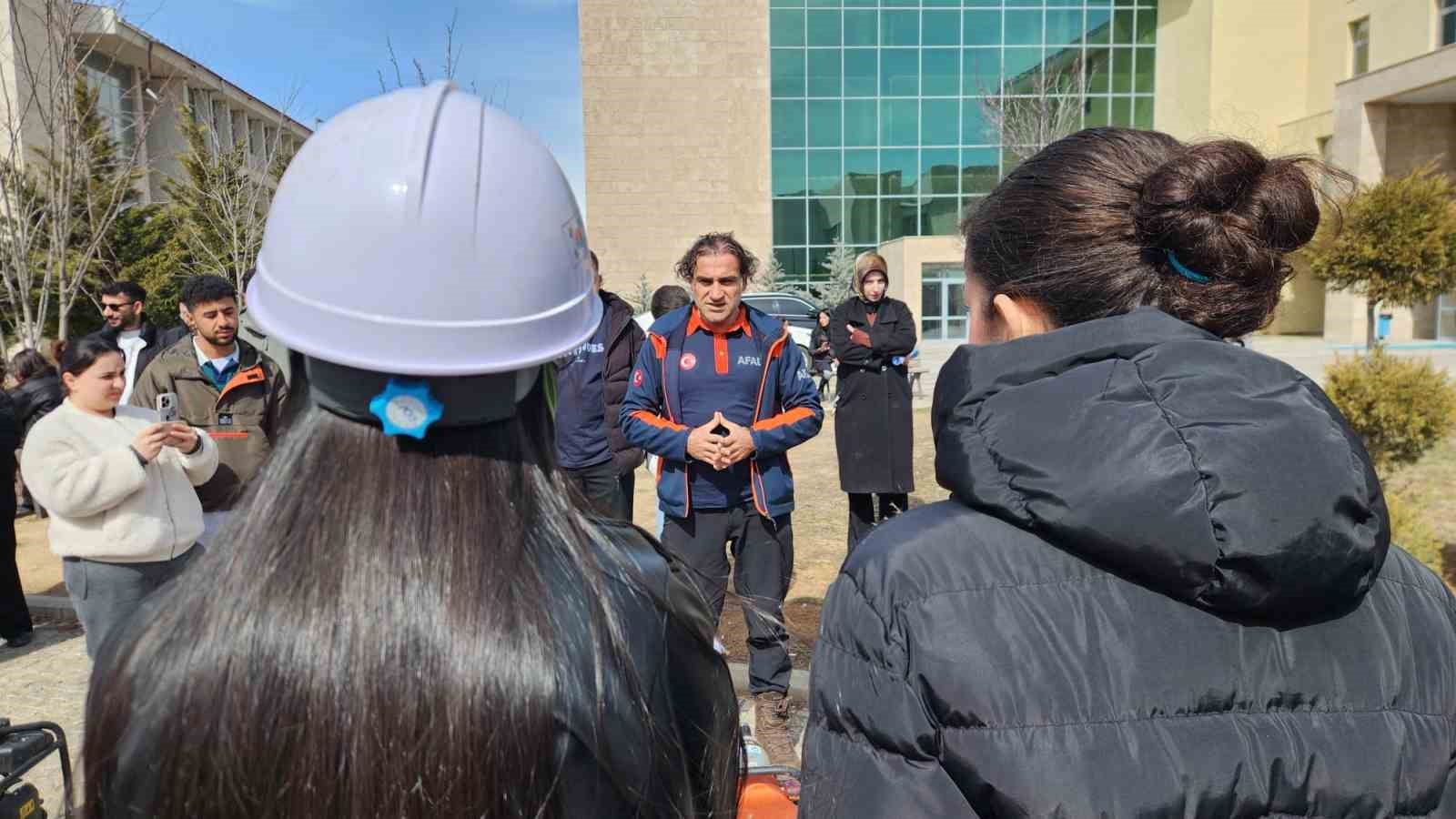 Deprem Haftası’nda Tunceli’de afet farkındalığı seferberliği
