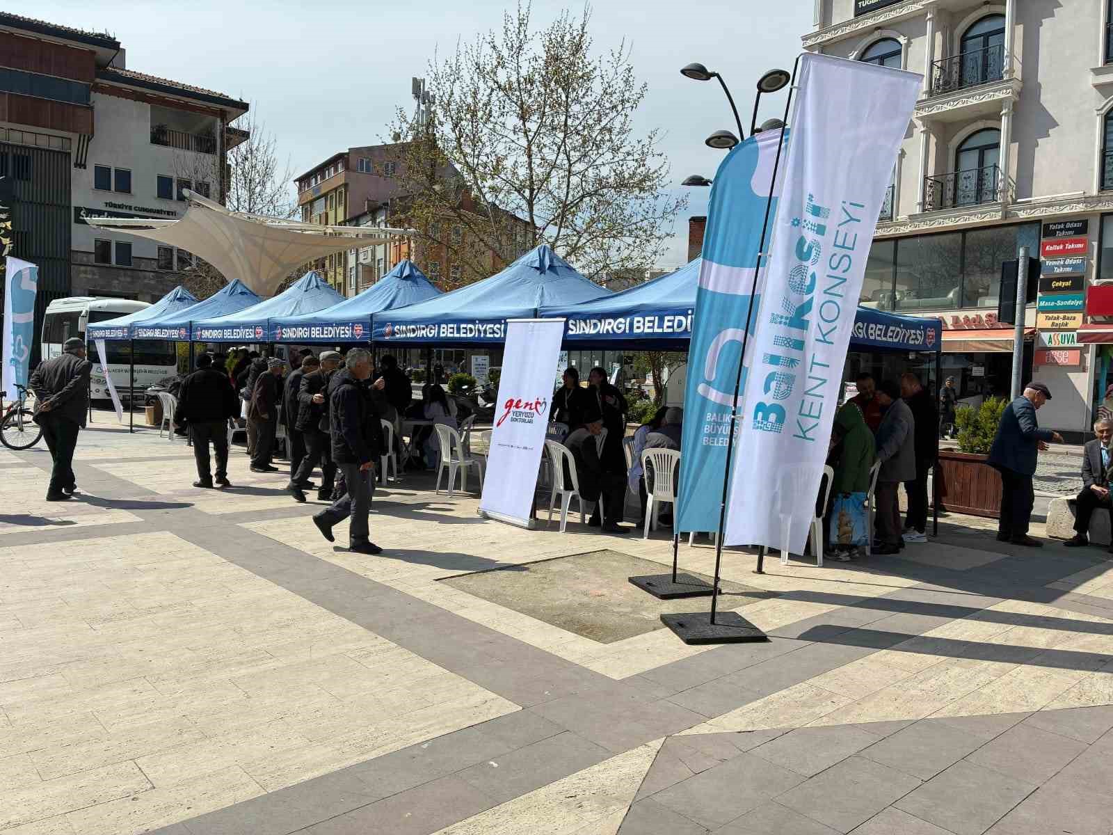 Deprem sonrası doktorlardan Sındırgı’ya özel ilgi
