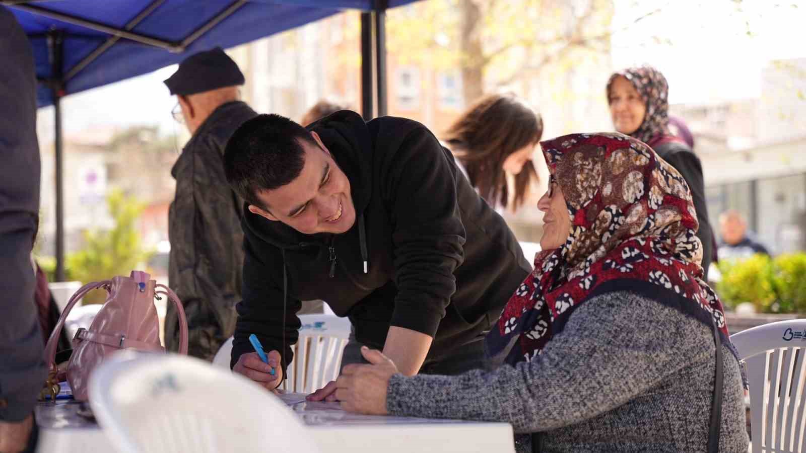 Deprem sonrası doktorlardan Sındırgı’ya özel ilgi
