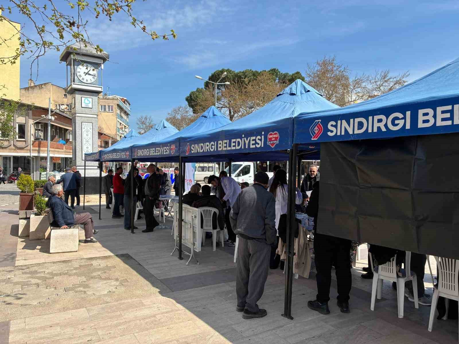 Deprem sonrası doktorlardan Sındırgı’ya özel ilgi
