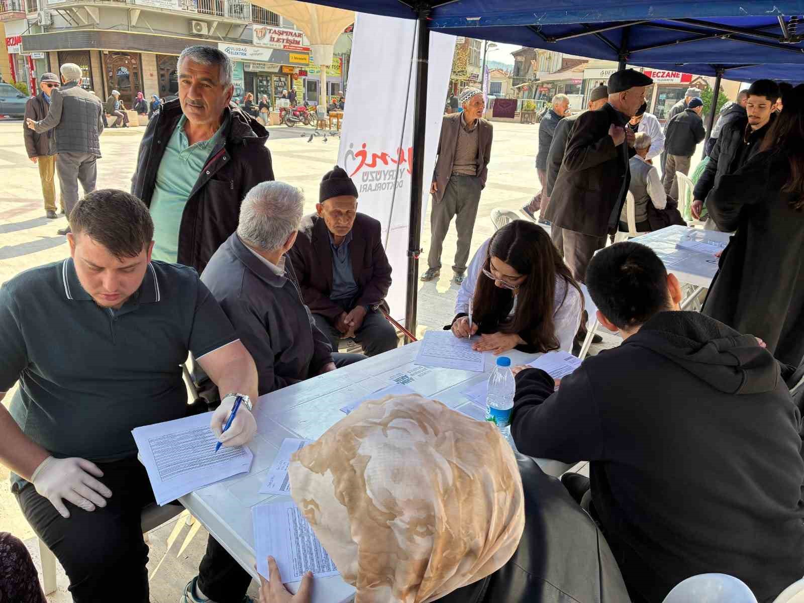 Deprem sonrası doktorlardan Sındırgı’ya özel ilgi
