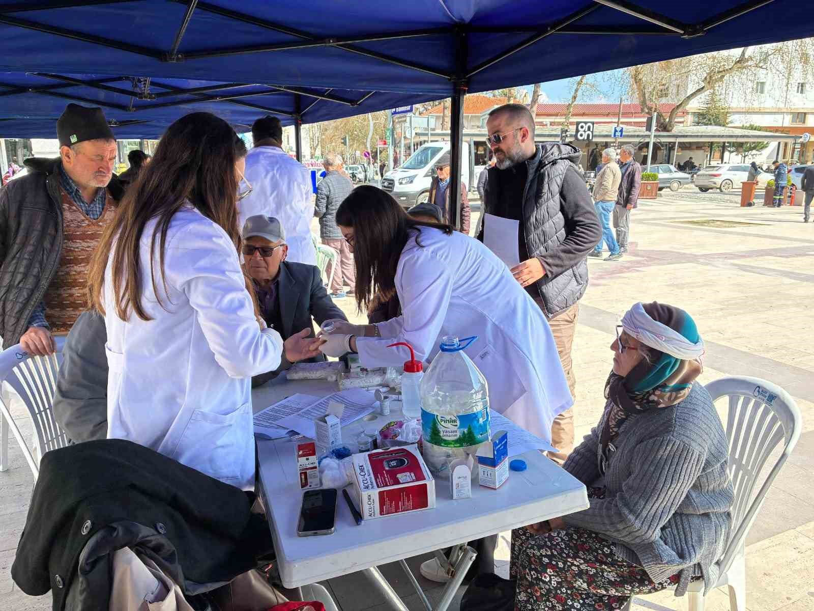 Deprem sonrası doktorlardan Sındırgı’ya özel ilgi
