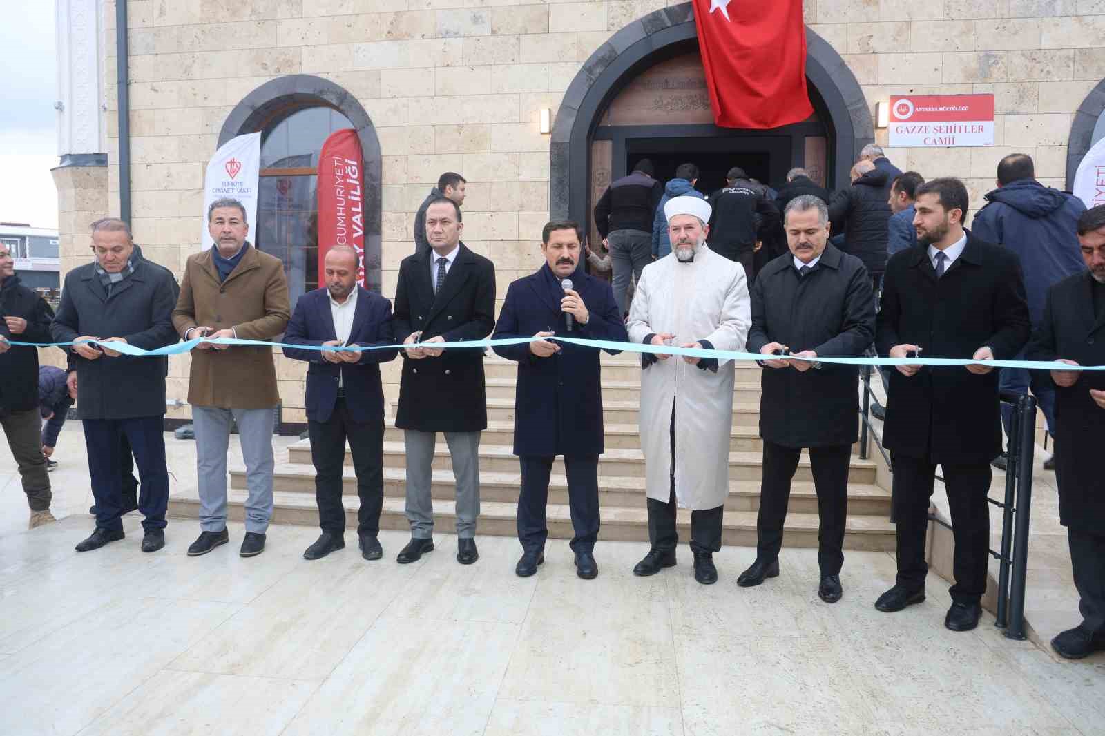 Deprem sonrası inşa edilen 118. cami olan ‘Gazze Şehitleri Camii’ ibadete açıldı
