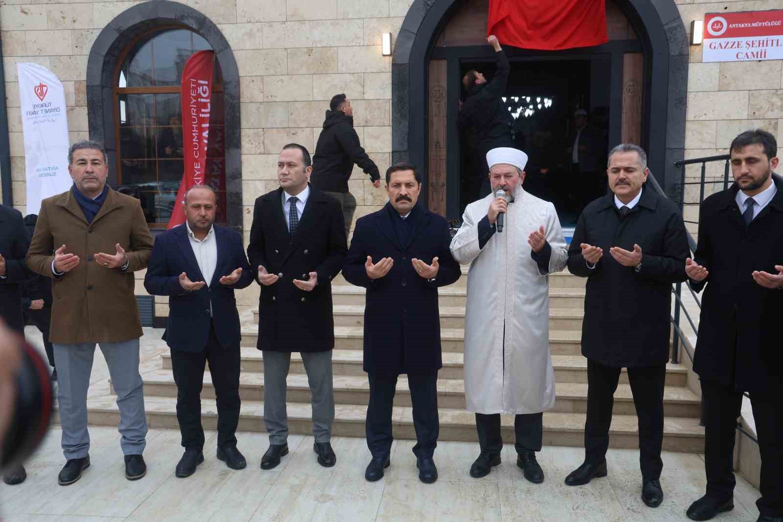 Deprem sonrası inşa edilen 118. cami olan ‘Gazze Şehitleri Camii’ ibadete açıldı
