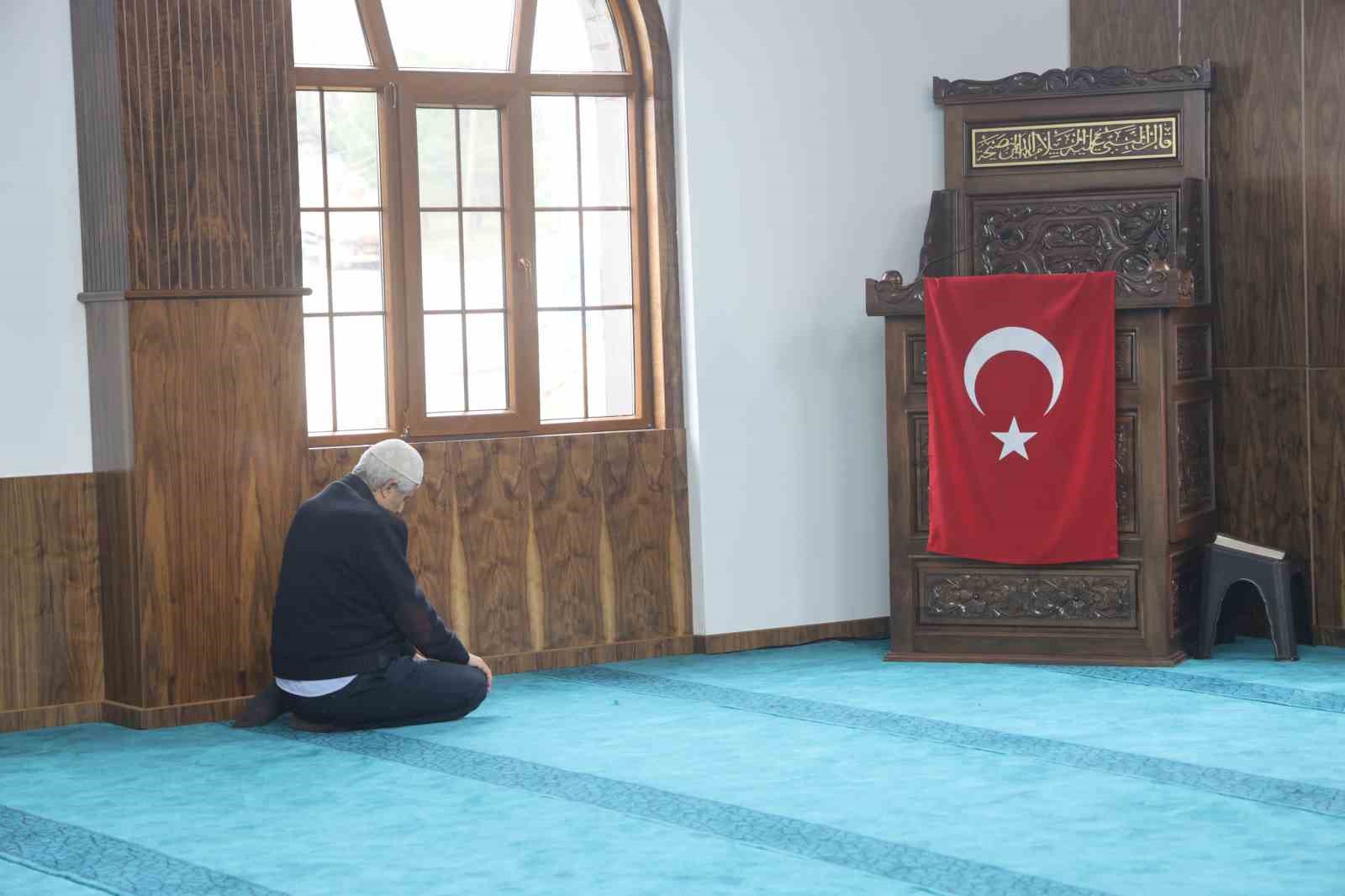 Deprem sonrası inşa edilen 118. cami olan ‘Gazze Şehitleri Camii’ ibadete açıldı
