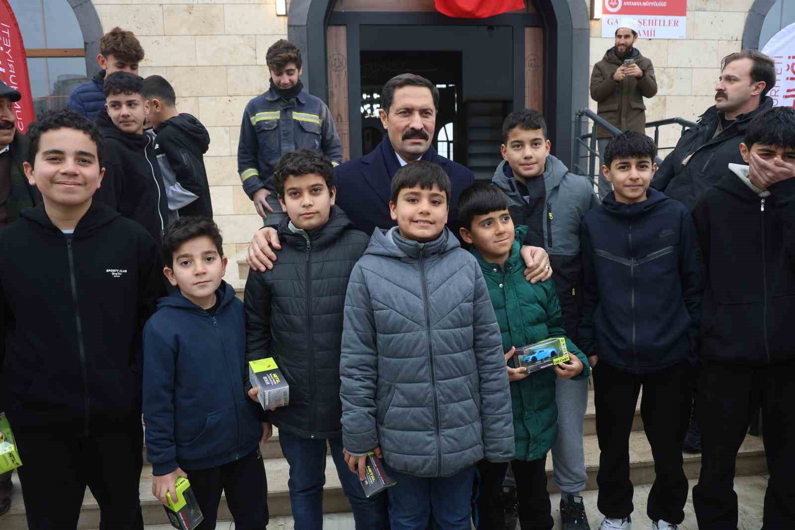 Deprem sonrası inşa edilen 118. cami olan ‘Gazze Şehitleri Camii’ ibadete açıldı
