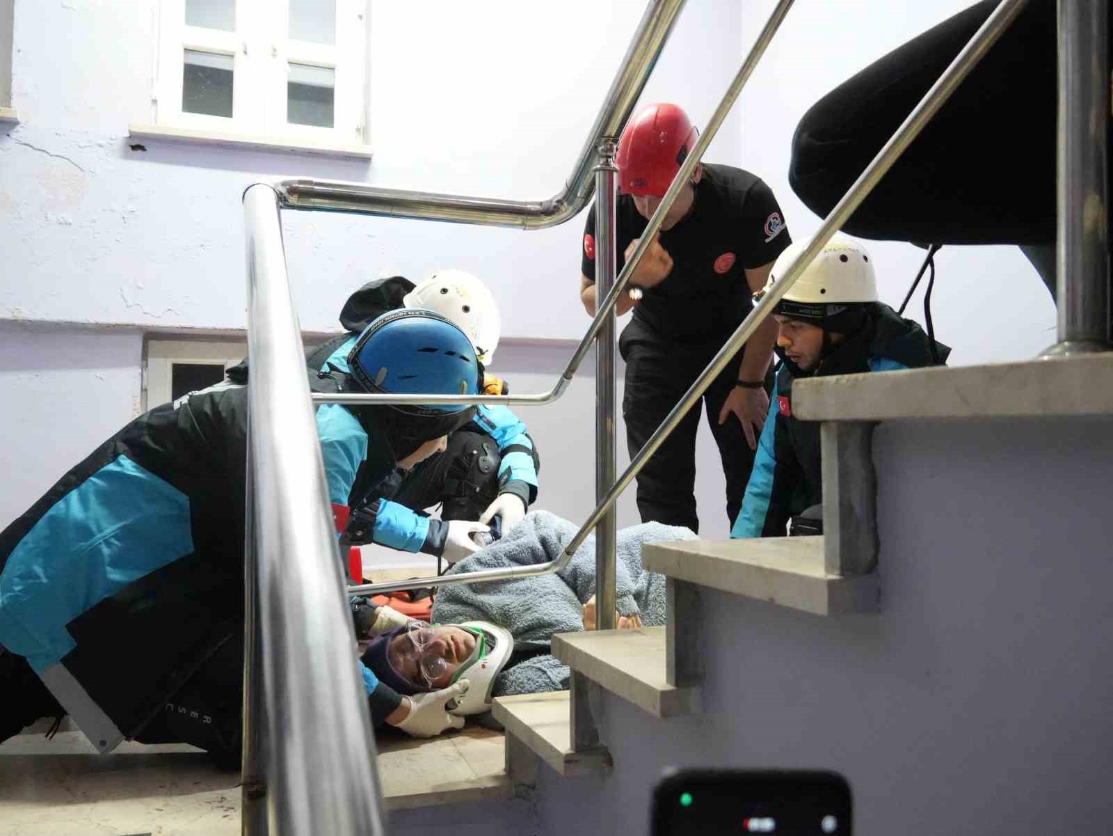 Deprem tatbikatı gerçeği aratmadı
